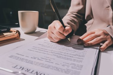 Bayan Emlak Komisyoncusu sunar ve önerilir