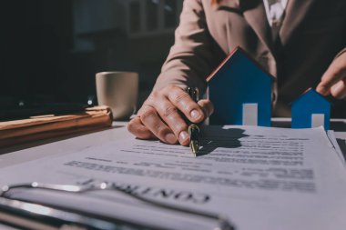 Bayan Emlak Komisyoncusu sunar ve önerilir