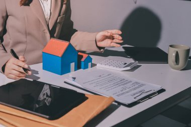 Bayan Emlak Komisyoncusu sunar ve önerilir