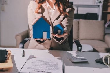 Bayan Emlak Komisyoncusu sunar ve önerilir