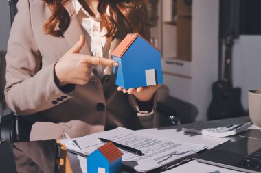 Bayan Emlak Komisyoncusu sunar ve önerilir