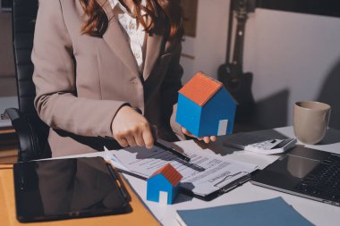 Bayan Emlak Komisyoncusu sunar ve önerilir