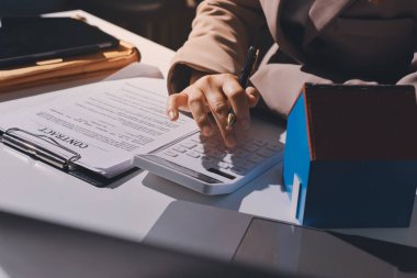 Bayan Emlak Komisyoncusu sunar ve önerilir