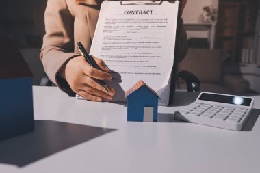 Bayan Emlak Komisyoncusu sunar ve önerilir