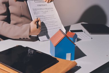 Bayan Emlak Komisyoncusu sunar ve önerilir