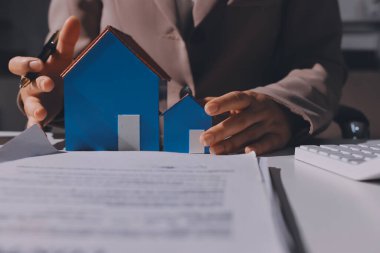 Bayan Emlak Komisyoncusu sunar ve önerilir