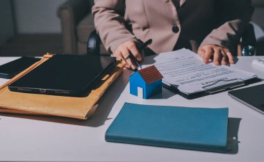 Bayan Emlak Komisyoncusu sunar ve önerilir