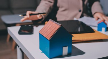 Bayan Emlak Komisyoncusu sunar ve önerilir