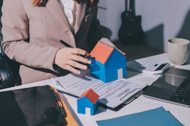 Bayan Emlak Komisyoncusu sunar ve önerilir