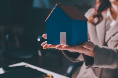 Bayan Emlak Komisyoncusu sunar ve önerilir