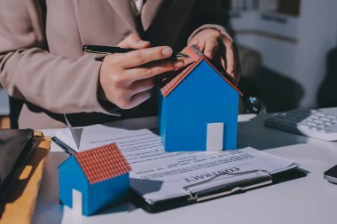 Bayan Emlak Komisyoncusu sunar ve önerilir