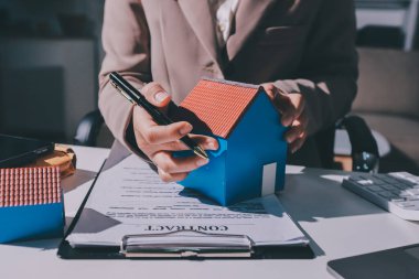 Bayan Emlak Komisyoncusu sunar ve önerilir