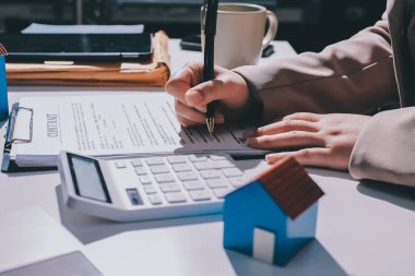 Bayan Emlak Komisyoncusu sunar ve önerilir