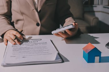 Bayan Emlak Komisyoncusu sunar ve önerilir