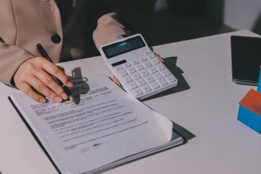 Bayan Emlak Komisyoncusu sunar ve önerilir