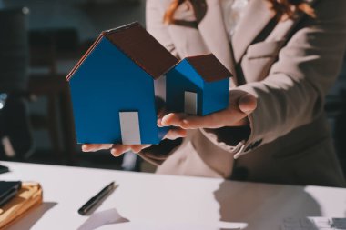 Bayan Emlak Komisyoncusu sunar ve önerilir