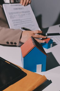 Bayan Emlak Komisyoncusu sunar ve önerilir