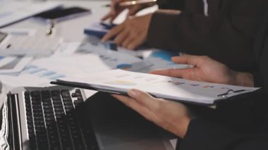 iş takım tartışarak yeni proje