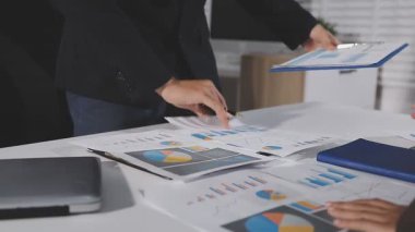 İş ekibi toplantısı, yeni proje tartışması, yeni iş projesi