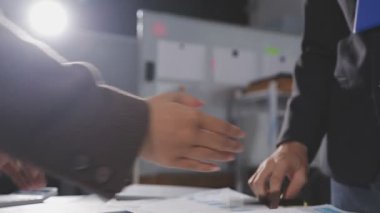 İş tokalaşması ve iş adamları