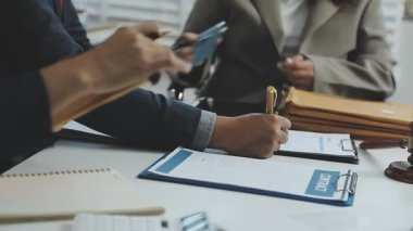 İş yerindeki iş adamları