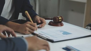 Ofiste çalışan iş ekibi.