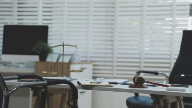 Ofis ekipmanlarıyla modern iç mimari