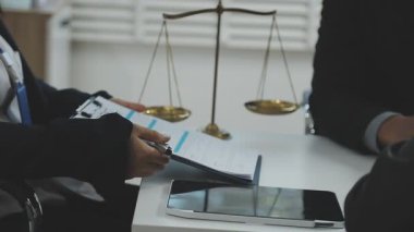 İş yerindeki iş adamları