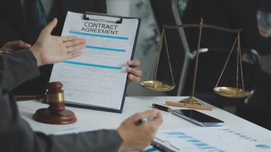 Sözleşmeyle çalışan iş adamları