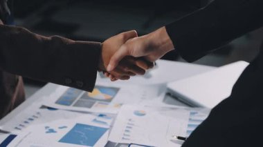 İş yerinde iş tokalaşması