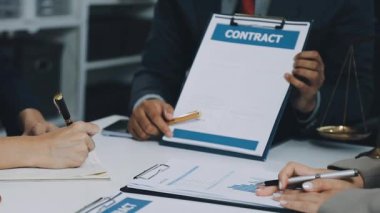 Belge imzalayan işadamlarının kapatılması