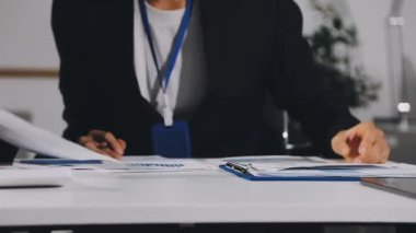 Ofiste çalışan iş adamları