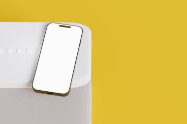 Akıllı bir kablosuz hoparlörde modern jenerik akıllı telefon, 3D görüntüleme. Taşınabilir ses aygıtı bir telefona bağlandı, modern müzik akışı