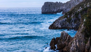 Dusk 'taki Engebeli Sahil Çizgisi: Doğa Elementleri Senfonisi