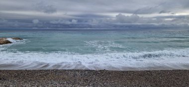 Fırtınalı Denizler: Doğanın Gücü Hikayesi