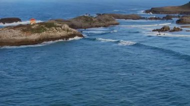Okyanusların Ortasında Yalnız Deniz Feneri