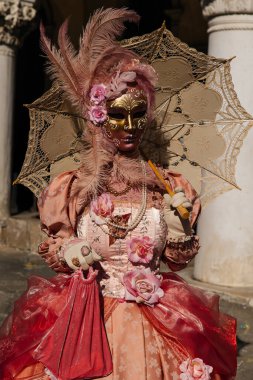  Renkli karnaval maskeleri, Venedik, İtalya 'da geleneksel bir festivalde. Yüksek kalite fotoğraf