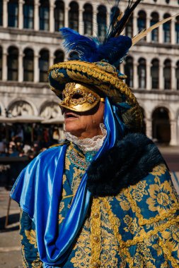 İtalyan Karnaval Karakteri: Tarihsel Ayarlarda Maskeli Adam. Yüksek kalite fotoğraf