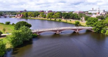 Cambridge 'de John W. Weeks Footbridge' in hava görüntüsü, MA