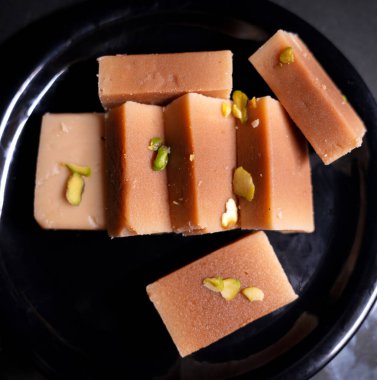 Geleneksel Hint Ghee Mysore Pak tatlısı