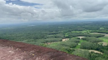 Tayland 'ın kuzeyindeki bir dağın havadan görünüşü
