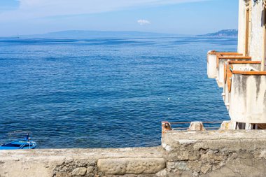 balcone con vista mare