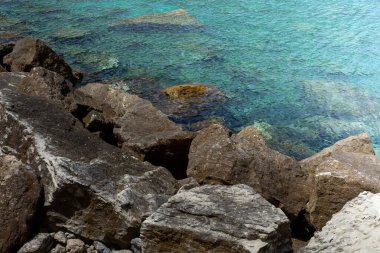 Akdeniz 'in kayalık kıyıları