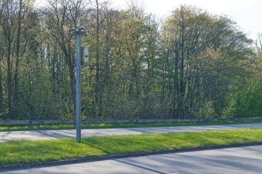 Danimarka ve Almanya 'ya giden iki yol boyunca Danimarka' ya giren trafiği izlemek için Krusa ve Flensburg 'daki Alman Danimarka sınırındaki bir direğe bir güvenlik kamerası monte edildi.