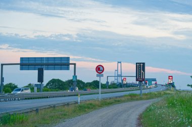 Öresund Köprüsü, Danimarka 'daki Korsor yakınlarındaki doğu yakasından pek çok işaretle görüldü.
