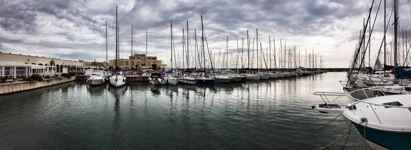 Vista Panorámica Puerto Deportivo Con Muchos Barcos Vela Embarcaciones Recreo — Foto de Stock