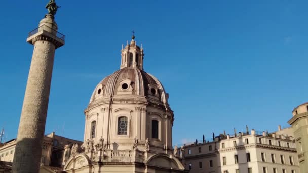 Tilt Pan Trajan Στήλη Στην Πλατεία Φόρουμ Όμορφη Πρόσοψη Του — Αρχείο Βίντεο