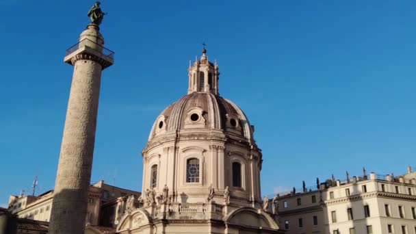 Trajan Oszlop Fórum Téren Gyönyörű Homlokzata Templom Legszentebb Mária Rómában — Stock videók