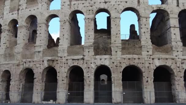 コロッセオや円形劇場にパンを閉じます古代ローマ時代のアーチと建築で世界最大の円形劇場 — ストック動画