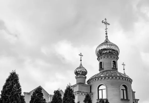 Χριστιανική Εκκλησία Σταυρό Στο Ψηλό Καμπαναριό Πύργο Για Προσευχή Φωτογραφία — Φωτογραφία Αρχείου